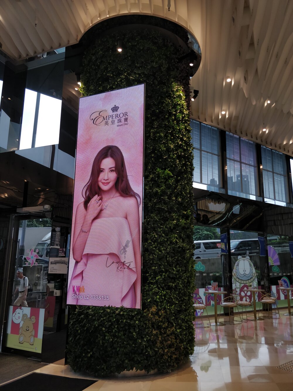 香港V Walk双面显示屏