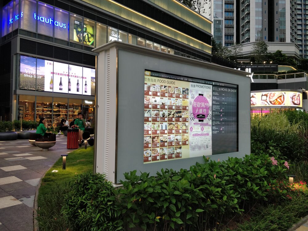 香港V Walk双面显示屏
